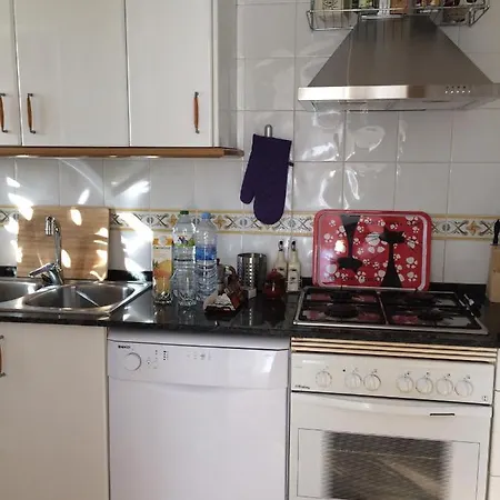 Traumhafte Mit Meerblick In Schoener Umgebung